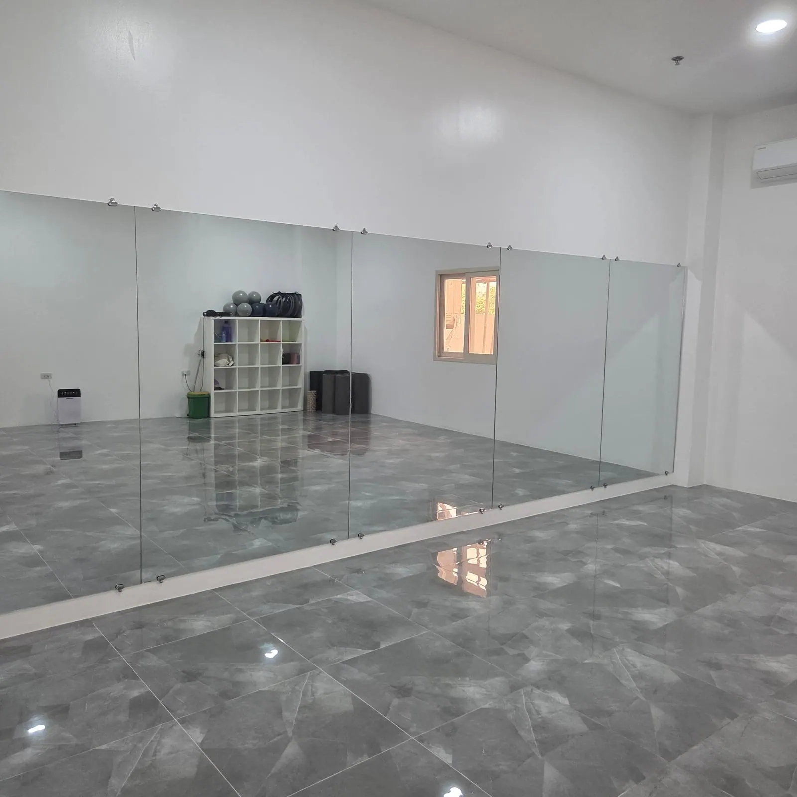Phòng tập nhảy rộng rãi trong khuôn viên Talk Academy