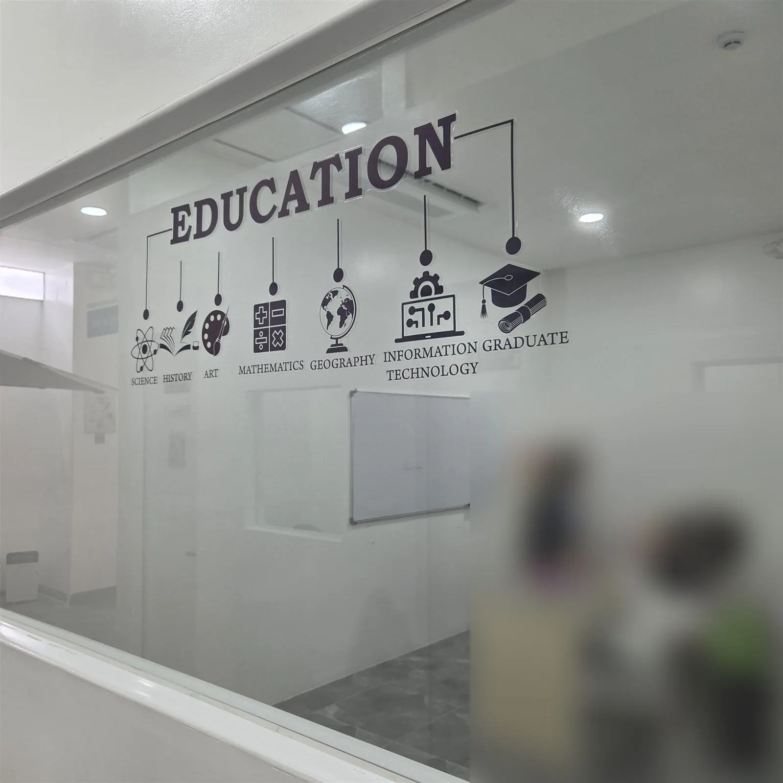 คลาสกลุ่มขนาดเล็กที่ Talk Academy เมืองคลาร์ก เสริมคลาสตัวต่อตัว