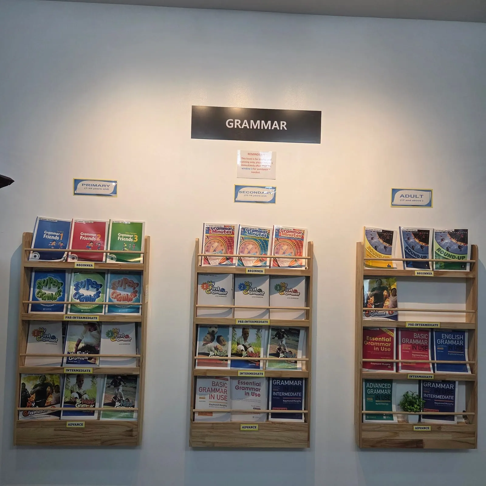 หนังสือเรียนแกรมมาร์สำหรับเรียนภาษาอังกฤษที่ฟิลิปปินส์ จัดเรียงแยกตามระดับที่ Talk Academy คลาร์ก